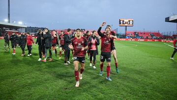 Los jugadores del Mirandés celebran el último triunfo ante el Oviedo.