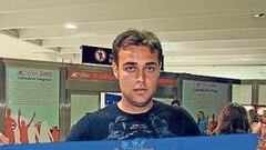 <b>SATISFECHO. </b>Renan posa para AS a su llegada anoche al Aeropuerto de San Pablo, en Sevilla.