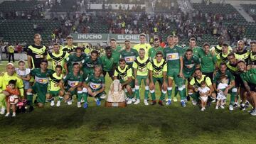 10-08-18
PARTIDO TORNEO FESTA D ELX
ELCHE - ALMERIA
LOS JUGADORES DEL ELCHE POSAN CON EL TROFEO