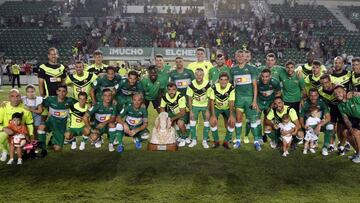 10-08-18
 PARTIDO TORNEO FESTA D ELX
 ELCHE - ALMERIA
 LOS JUGADORES DEL ELCHE POSAN CON EL TROFEO