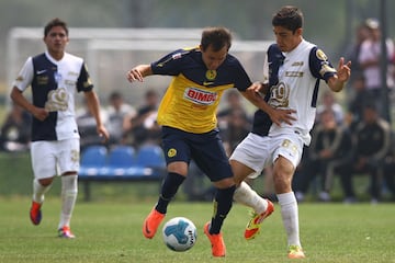 Posteriormente llegó al Pachuca para formar parte de sus fuerzas básicas y ahí debutó en primera división.