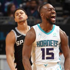 Los Hornets resisten: ganan a los Spurs y van a por los 'playoffs'