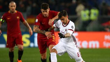 Soccer Football - Serie A - AS Roma vs AC Milan - Stadio Olimpico, Rome, Italy - February 25, 2018   AC Milan&#039;s Suso in action with Roma&#039;s Diego Perotti    REUTERS/Alessandro Bianchi
