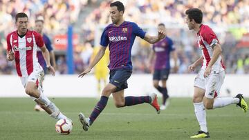 De Marcos y Susaeta flanquean a Busquets.