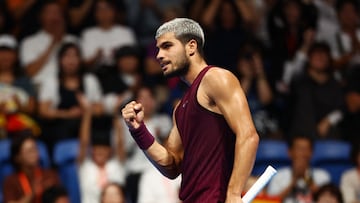 Tennis - ATP 500 - Japan Open Tennis Championships - Ariake Coliseum, Tokyo, Japan - September 30, 2025 Spain's Carlos Alcaraz reacts after winning the first set during the final against Taylor Fritz of the U.S. REUTERS/Issei Kato