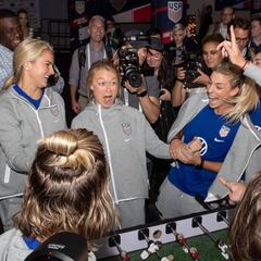 Estados Unidos viaja con dos autobuses extras y un camión