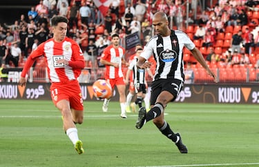 El vestuario del Almera vuelve a subirse al avin del ascenso