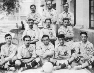 Fue el primer campeón del fútbol mexicano profesional. También es el máximo ganador de los torneos de Copa en época amater. 