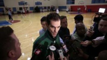 Calderón atiende a los medios de comunicación esta temporada.