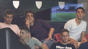 Lekue con sus compañeros en el palco.