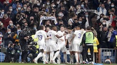Los jugadores del Real Madrid celebran un gol en el derbi.