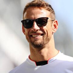 Button, Pokémon Go y Fórmula 1 en un centro comercial