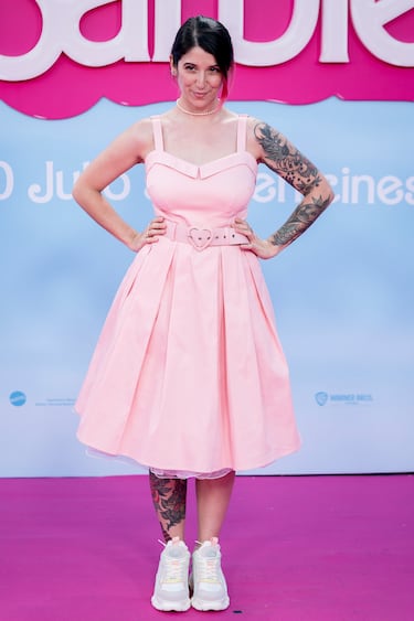 Bely Basarte posa en la alfombra rosa por el pase especial de la película ‘Barbie’ en el Gran Teatro CaixaBank.   
 
 