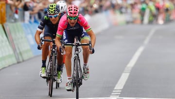 Diego Ulissi se impuso a Amador y Jungels en el sprint.