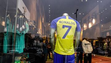 Cristiano Ronaldo ya vuela rumbo a Arabia Saudita y podrá ser presentado con Al-Nassr este 3 de enero frente a los aficionados en el Mrsool Park de Riad.