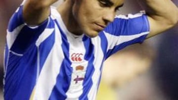 <strong>MARCHA.</strong> Omar Bravo causa baja en el Deportivo.