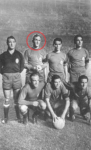 Tras la llegada al Real Madrid y su buena aclimatación además de ser hijo de gallegos le facilitaron adquirir la nacionalidad española. El 15 de octubre de 1958 debutó con la selección española ante Irlanda del Norte. Fue internacional en 16 ocasiones. En la foto posa vestido con la equipación de España con otros seis jugadores del Madrid: Alonso, Zárraga, Lesmes, Di Stéfano, Santisteban y Gento. 
