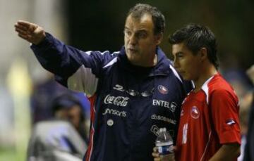 Marcelo Bielsa fue el primero que confió en Eduardo Vargas. Lo llevó al torneo Esperanzas de Toulon cuando apenas aparecía en Cobreloa.