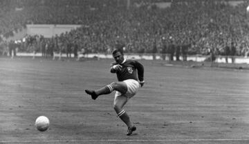 Líder futbolístico y espiritual de la selección húngara que terminó segunda en el Mundial de Suiza 1954.