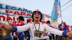 A pesar de la crisis sanitaria que sigue atacando al mundo, los fans de Olimpia se hicieron presentes en el aeropuerto para recibir a los jugadores.