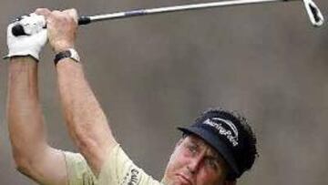 <b>BELL SOUTH. </b>El actual campeón del torneo, Phil Mickelson, realizó un gran segundo recorrido en donde completó una tarjeta con 65 golpes.
