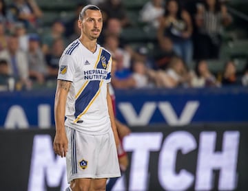 Zlatan emigró a la liga de Estados Unidos en 2018 y es una de las grandes estrellas que tiene la MLS. LA Galaxy arropó al futbolista sueco, quien ha redituado con múltiples anotaciones, 44 en total, además de sumar 10 asistencias. 