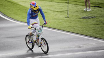 Mariana Pajón logró su tercera medalla olímpica (plata 2020) y es la única del país en conseguirlo. Ramírez repitió el bronce de Río 2016 y también hace historia.