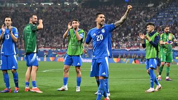 Italia busca defender su t赤tulo de campe車n, pero para ello deber芍n dejar a Suiza en el camino y as赤 instalarse en los cuartos de final.