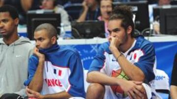 <b>DESCANSO CONTROVERTIDO. </b>Parker y Noah no jugaron ni un segundo contra España en la segunda fase.