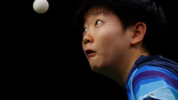 En el Campeonato Mundial de tenis de mesa, que se disputó en la localidad sudafricana de Durban del 20 al 28 de mayo, cada partido es crucial y no perder de vista la pelota resulta fundamental en cada punto. La palista china Sun Yingsha se lo tomó al pie de la letra en su duelo de cuartos de final, tal y como refleja la imagen.