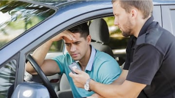 Acaba de aprobar el examen de conducir y nada más bajar del coche le retiran el carnet
