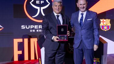 YEDA (ARABIA SAUDÍ), 11/01/2025.- El presidente de la RFEF, Rafael Louzán (d), junto al presidente del FC Barcelona, Joan Laporta (i), durante la recepción oficial previa al partido de la final por el título de la Supercopa de España. EFE/RFEF -SOLO USO EDITORIAL/SOLO DISPONIBLE PARA ILUSTRAR LA NOTICIA QUE ACOMPAÑA (CRÉDITO OBLIGATORIO)-