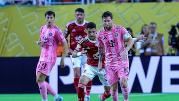 ¡Messi roza el primero!