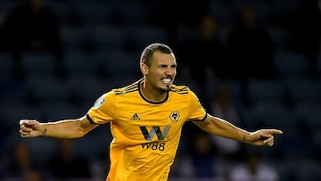 Leo Bonatini festeja un gol con el Wolverhampton.