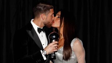 Sergio Ramos y Pilar Rubio se besan en los Premios The Best.