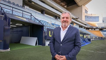 Manuel Vizcaíno, presidente del Cádiz CF, posa para AS en el estadio Nuevo Mirandilla.
