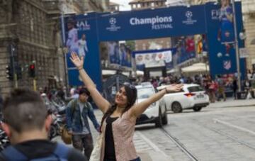 Ambiente de Champions en las calles de Milán