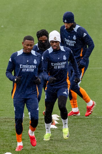 Los jugadores del Real Madrid David Alaba y Vinicius Jr, en la Ciudad Deportiva de Valdebebas en Madrid. 