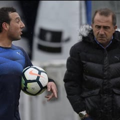 El Villarreal valora el retorno de Cazorla si se recupera