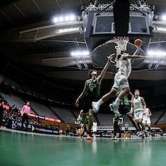 Bjelic y Amosov arrollan en el Olímpic