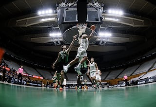 Bjelic y Amosov arrollan en el Olímpic