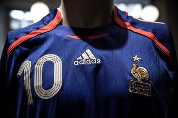 Camiseta de Zidane, de la Selección Francesa, de un amistoso con México en 2006.