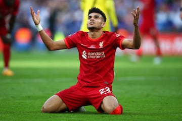 Luis Díaz salió campeón de la FA Cup con Liverpool que venció 6-5 al Chelsea en los lanzamientos desde el punto penal.