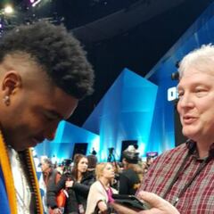 Jugador de los Patriots se pone la bufanda de Tigres