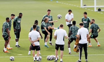 Modric en un rondo.