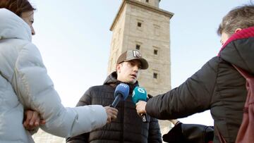 GRAF6822. LA CORUÑA, 08/02/2020.- Bruno Bello, hermano de Diego Bello, el coruñés de 32 años muerto al resultar tiroteado por la Policía en Filipinas el pasado 8 de enero, se dirige a los medios tras haber participado co