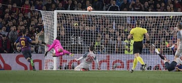 2-0. Leo Messi marcó el segundo gol tras remate al larguero de Luis Suárez.