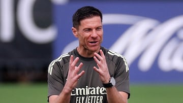 Soccer Football - FIFA Club World Cup - Real Madrid Training - Gardens North Country District Park, Palm Beach Gardens, Florida, U.S. - June 21, 2025 Real Madrid coach Xabi Alonso during training REUTERS/Hannah Mckay