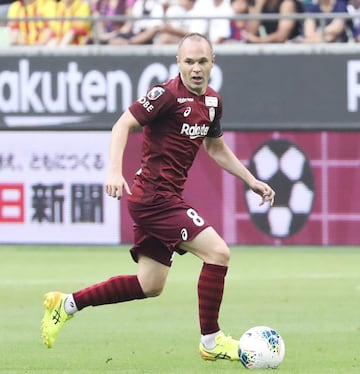 El ex jugador del Barcelona (actualmente en el Vissel Kobe japon¨¦s) ha participado en m¨¢s de 700 partidos en los que ha visto 62 tarjetas amarillas.