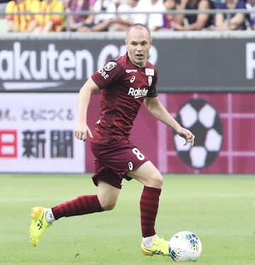 El ex jugador del Barcelona (actualmente en el Vissel Kobe japonés) ha participado en más de 700 partidos en los que ha visto 62 tarjetas amarillas.